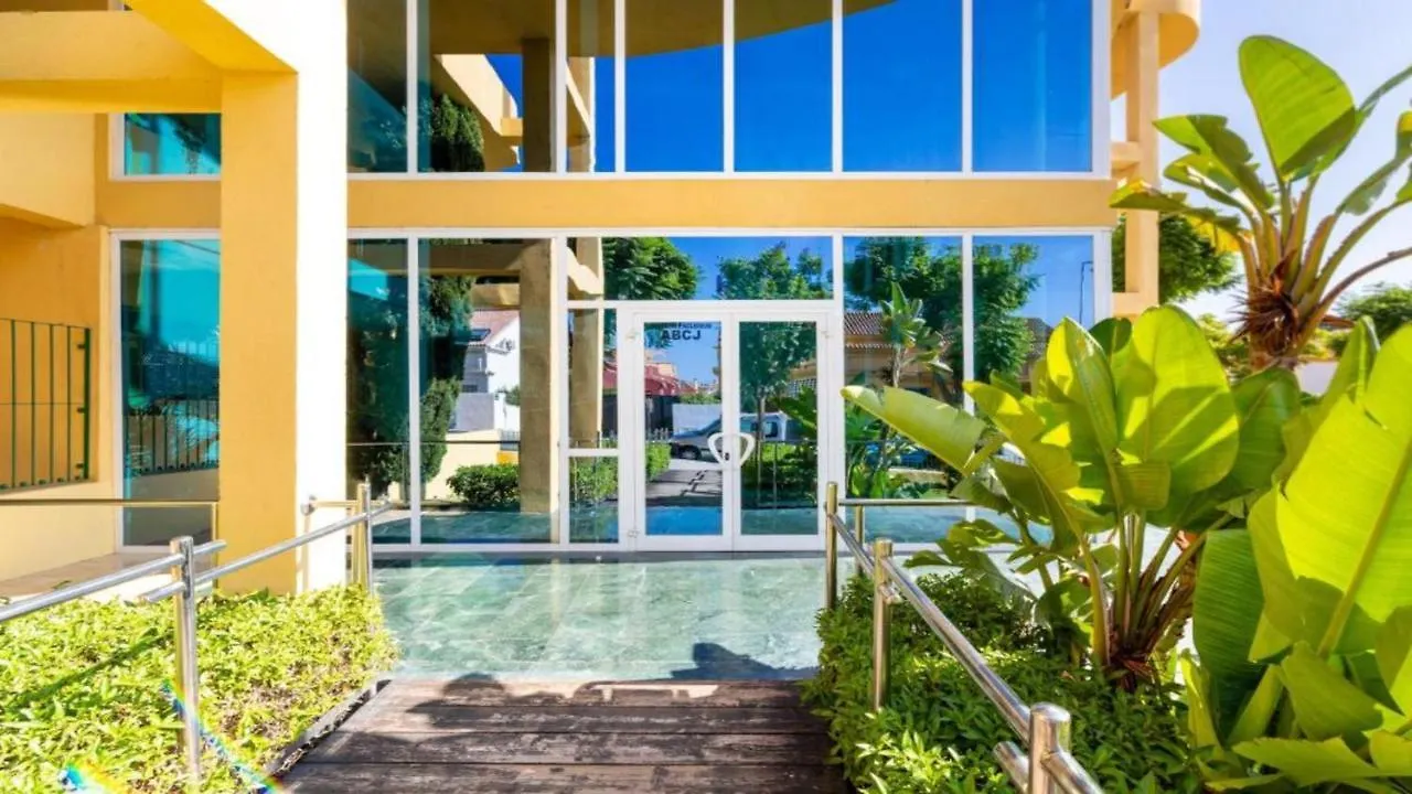 フエンヒロラApartamento Las 3P Piscina, Paz Y Patio Privadoアパートメント フエンヒロラ